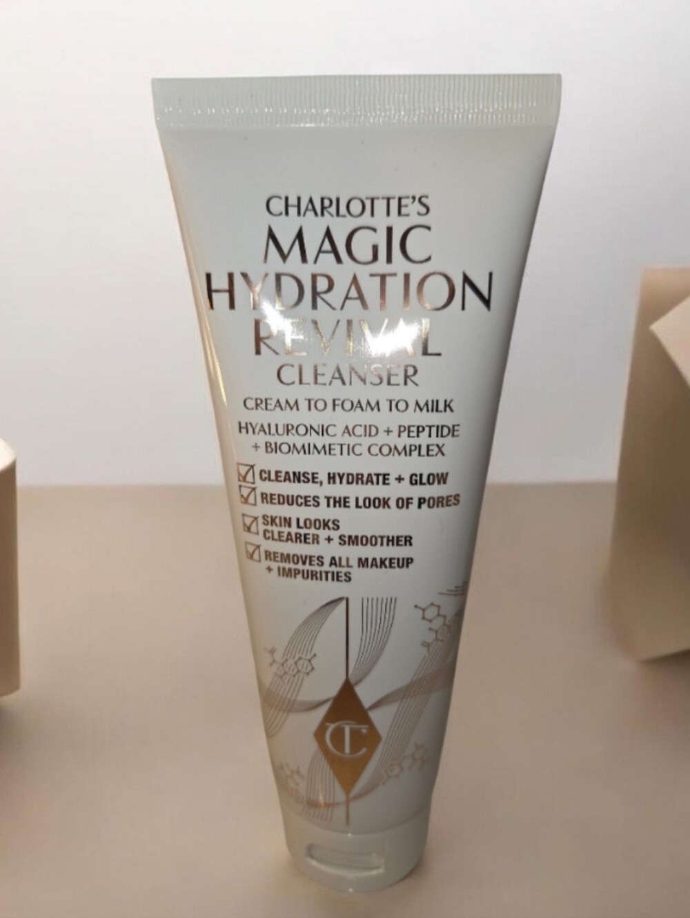 Charlotte Tilbury Magic Hydration Revival Facial Cleanser 4oz New - Picture 7 of 9